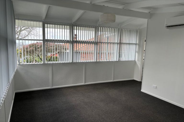 Photo of property in 13 Eastglen Road, Glen Eden, Auckland, 0602