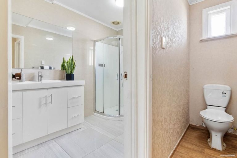 Photo of property in 4a Mawney Road, Henderson, Auckland, 0610