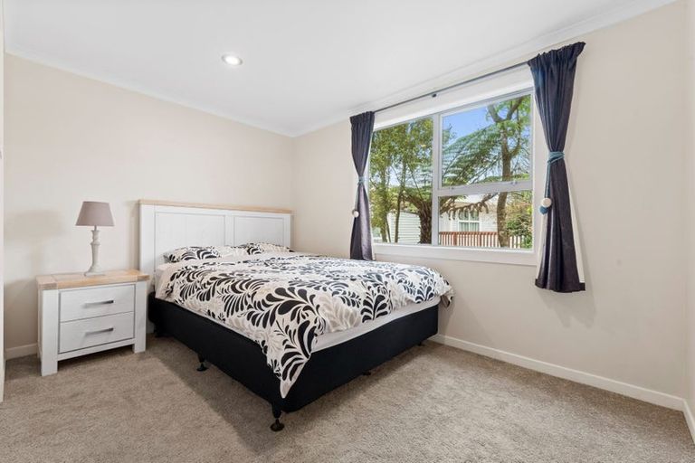 Photo of property in 24 Kiteroa Terrace, Rothesay Bay, Auckland, 0630
