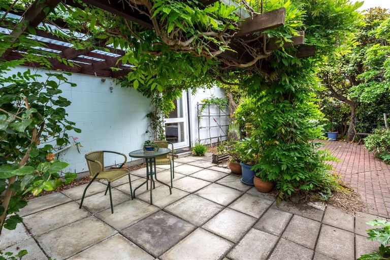 Photo of property in 5 Raekura Place, Redcliffs, Christchurch, 8081