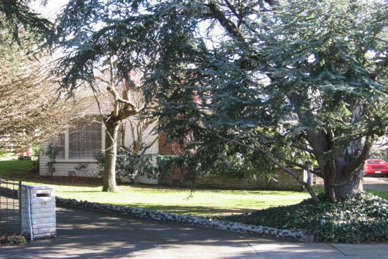 Photo of property in 10 Surrey Crescent, Hokowhitu, Palmerston North, 4410