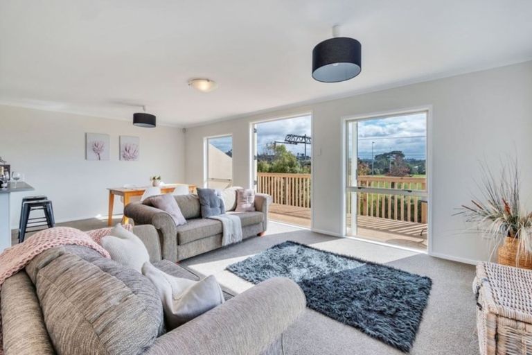 Photo of property in 15 Pooks Road, Ranui, Auckland, 0612