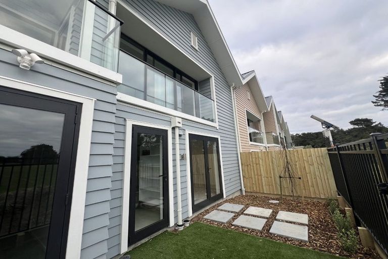 Photo of property in 2/142 Marine Parade, New Brighton, Christchurch, 8083