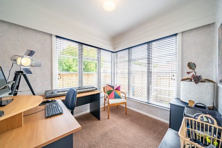 Photo of property in 31 Heretaunga Square, Silverstream, Upper Hutt, 5019