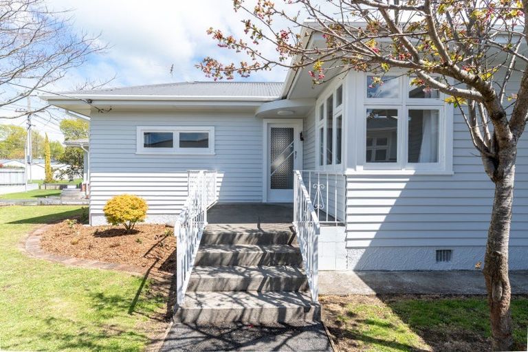 Photo of property in 9 Armstrong Avenue, Carterton, 5713