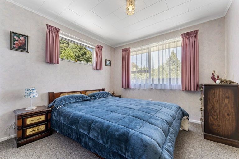 Photo of property in 71 Milton Terrace, Picton, 7220