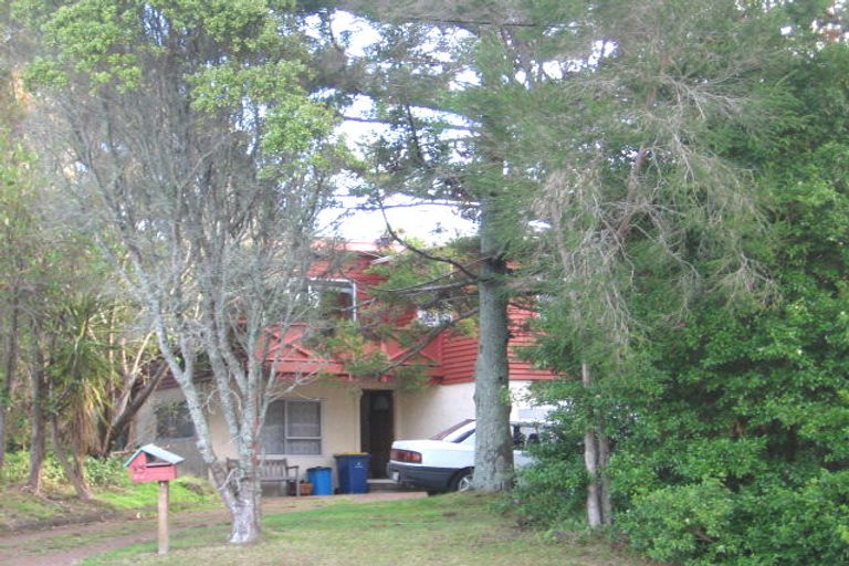 Photo of property in 15 Parrs Cross Road, Henderson, Auckland, 0612