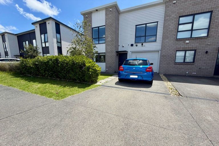 Photo of property in 43 Pepene Avenue, Takanini, 2112