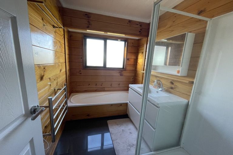 Photo of property in 12 Rifleman Rise, Unsworth Heights, Auckland, 0632