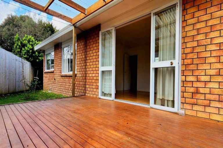 Photo of property in 2/11 Gloria Avenue, Te Atatu Peninsula, Auckland, 0610