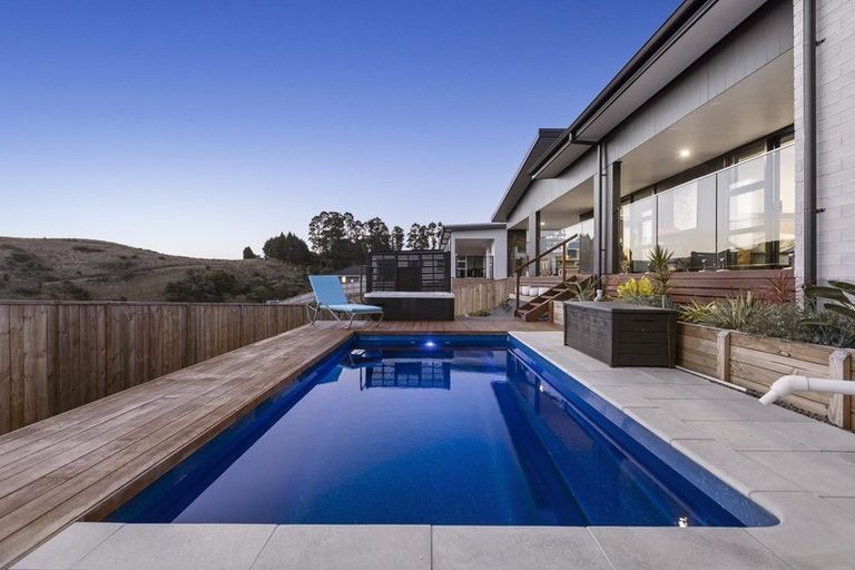 Photo of property in 15 Bob Carter Place, Welcome Bay, Tauranga, 3175