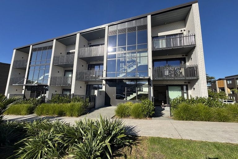 Photo of property in 104/2 Ko Street, Northcote, Auckland, 0627