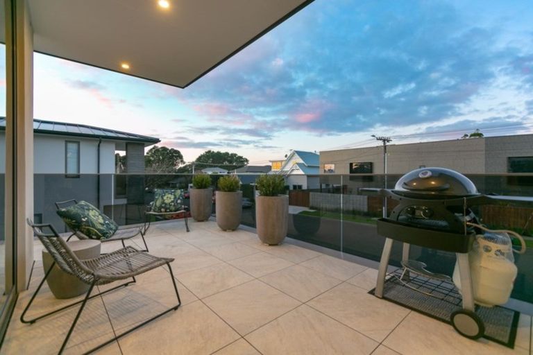 Photo of property in 14 Autere Street, Strandon, New Plymouth, 4312