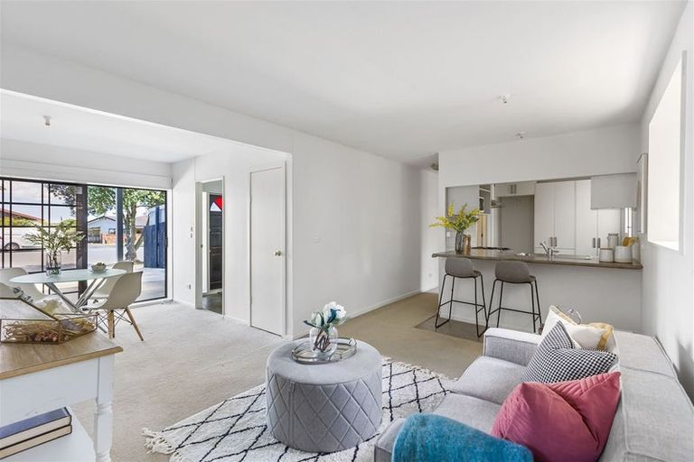 Photo of property in 7 Kaanapali Place, Wattle Downs, Auckland, 2103