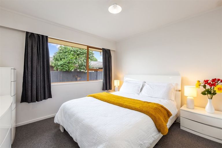 Photo of property in 2/201 Henderson Valley Road, Henderson, Auckland, 0612