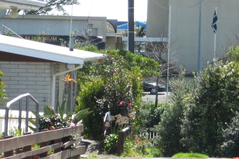 Photo of property in 4/123 Lemon Street, New Plymouth, 4312