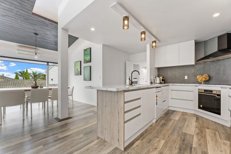 Photo of property in 121 Tauranga Place, Orewa, 0931