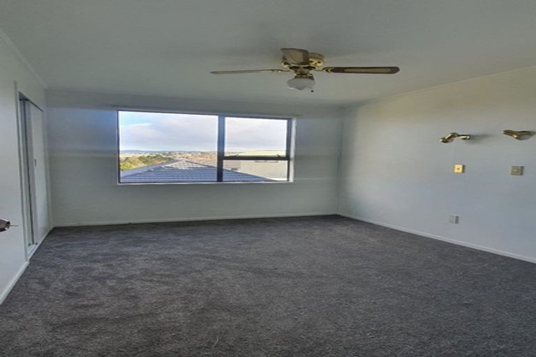 Photo of property in 9 Fitzherbert Avenue, West Harbour, Auckland, 0618