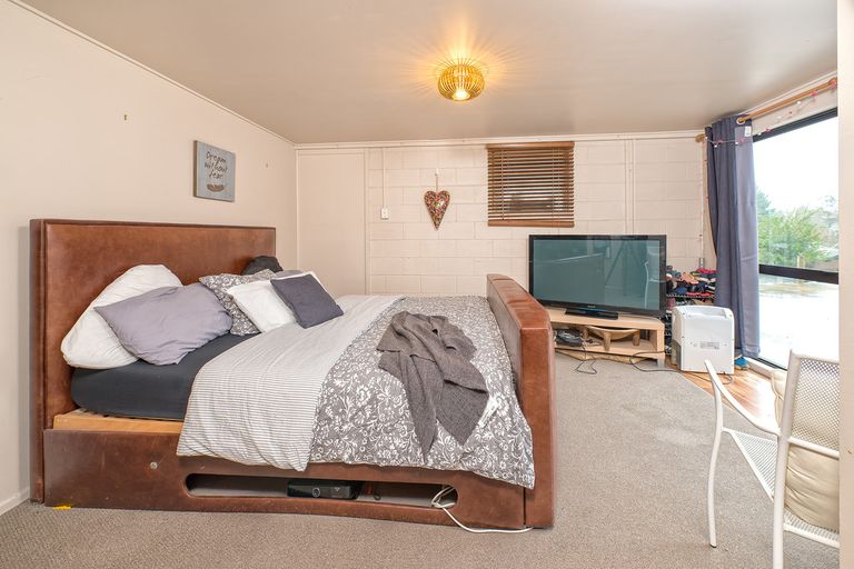 Photo of property in 52 Peverill Crescent, Papatoetoe, Auckland, 2025