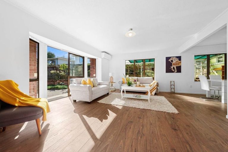 Photo of property in 1/22 Cornelian Crescent, Half Moon Bay, Auckland, 2012