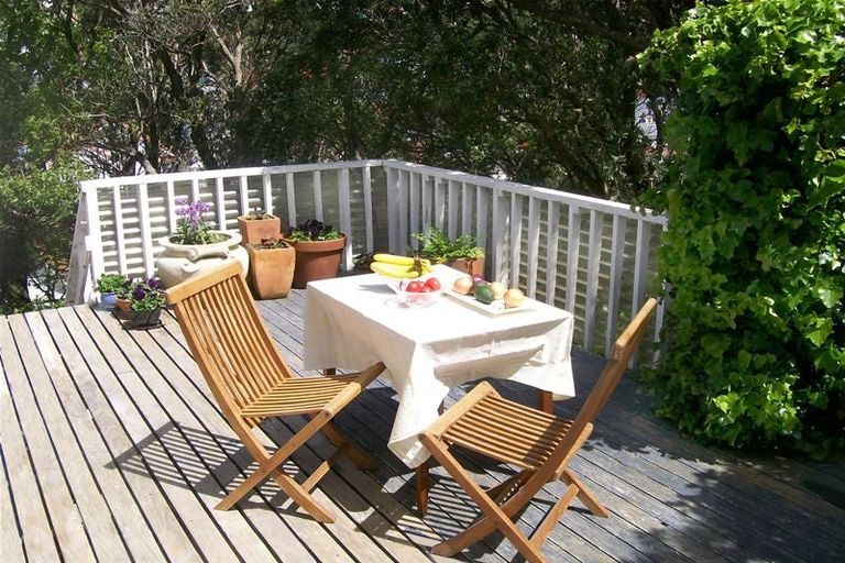 Photo of property in 27 Lower North Terrace, Kelburn, Wellington, 6012