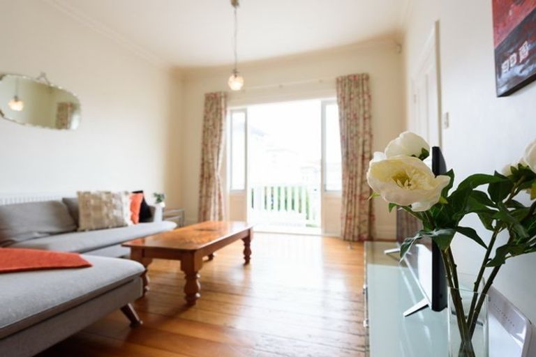 Photo of property in 12 Rixon Grove, Mount Victoria, Wellington, 6011