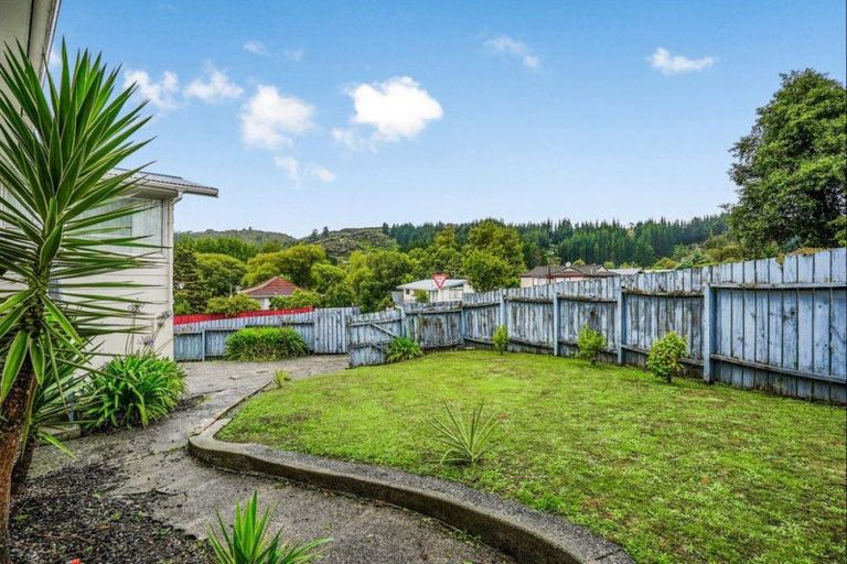 Photo of property in 49 Norana Road, Timberlea, Upper Hutt, 5018