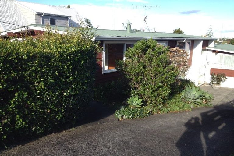 Photo of property in 1/32 Kowhai Road, Campbells Bay, Auckland, 0630