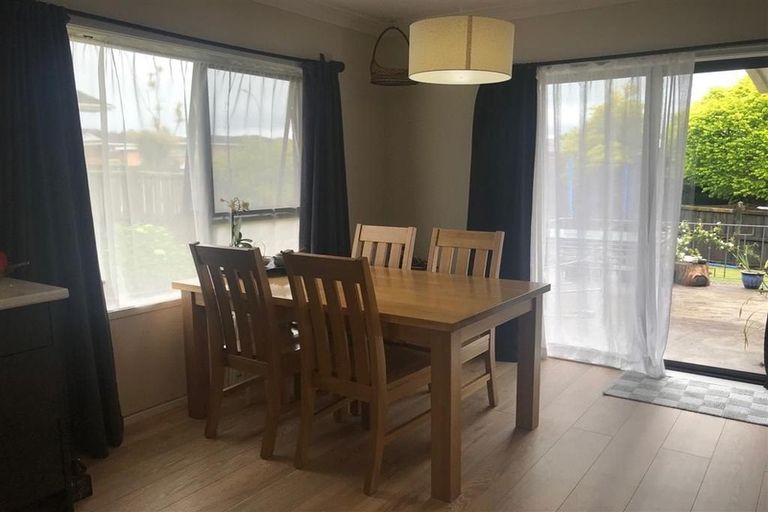 Photo of property in 49 Luton Avenue, Sunnyhills, Auckland, 2010