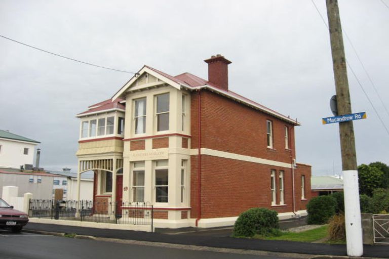 Photo of property in 71 Macandrew Road, South Dunedin, Dunedin, 9012