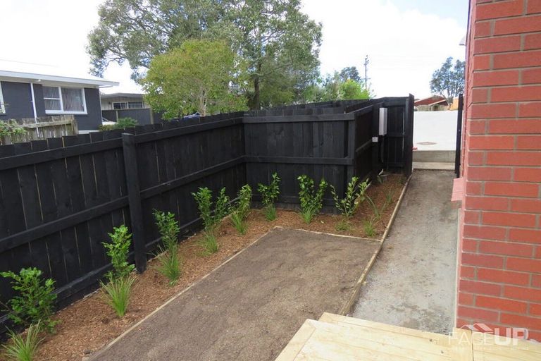 Photo of property in 15/15 Sunhill Road, Sunnyvale, Auckland, 0612