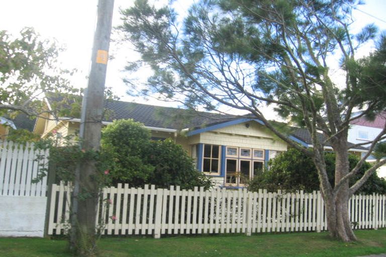 Photo of property in 18 Fernlea Avenue, Karori, Wellington, 6012