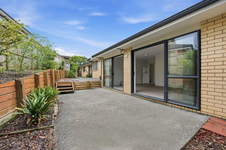 Photo of property in 2 Spring Valley Place, Oteha, Auckland, 0632