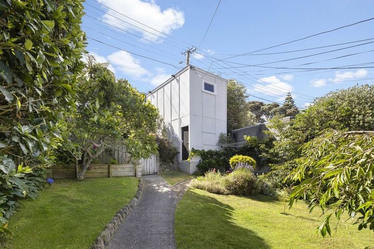 Photo of property in 109 Seatoun Heights Road, Seatoun, Wellington, 6022