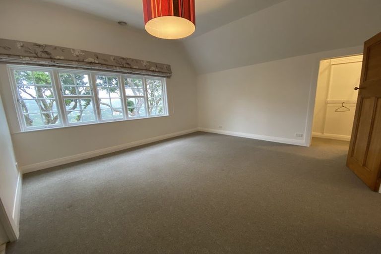 Photo of property in 7 Grove Road, Kelburn, Wellington, 6012