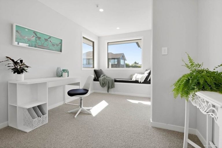 Photo of property in 8 Vazey Way, Hobsonville, Auckland, 0618