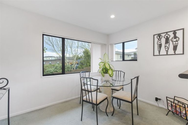 Photo of property in 2/40 Carlisle Road, Browns Bay, Auckland, 0630