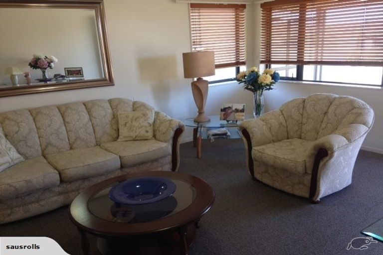 Photo of property in 2/197 Royal Road, Massey, Auckland, 0614