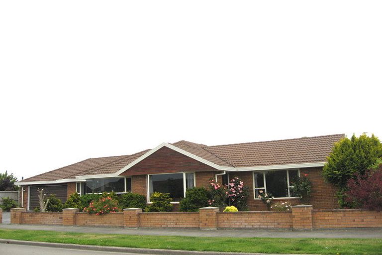 Photo of property in 8 Brackenfield Place, Parklands, Christchurch, 8083