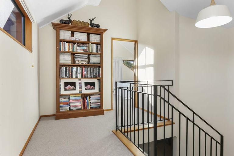 Photo of property in 22 Cochran Road, Oratia, Auckland, 0604