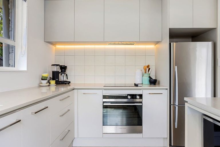 Photo of property in 42 Palatine Terrace, Saint Martins, Christchurch, 8022