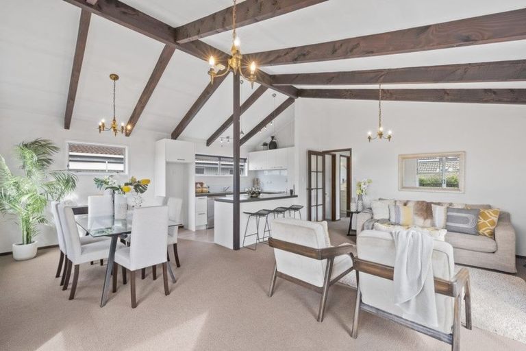 Photo of property in 2/10 Pierce Road, Milford, Auckland, 0620