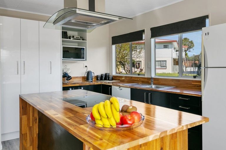 Photo of property in 14 Wembley Place, Richmond Heights, Taupo, 3330