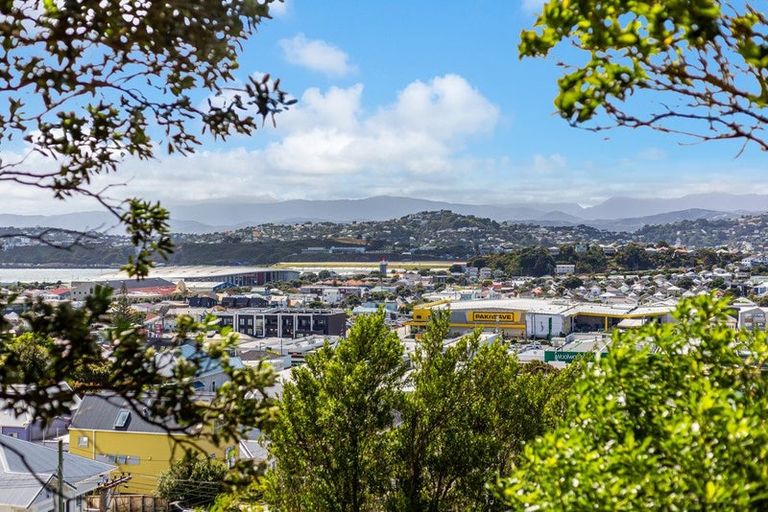 Photo of property in 21 Upper Bourke Street, Kilbirnie, Wellington, 6022