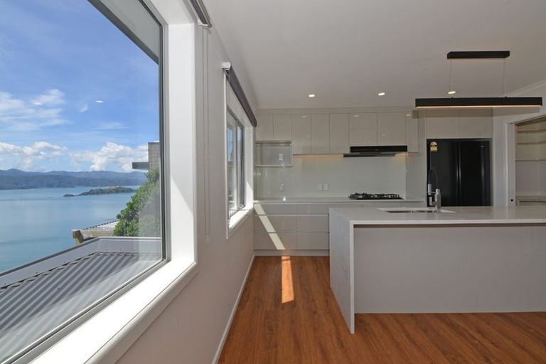 Photo of property in 19 Bendigo Grove, Newlands, Wellington, 6037