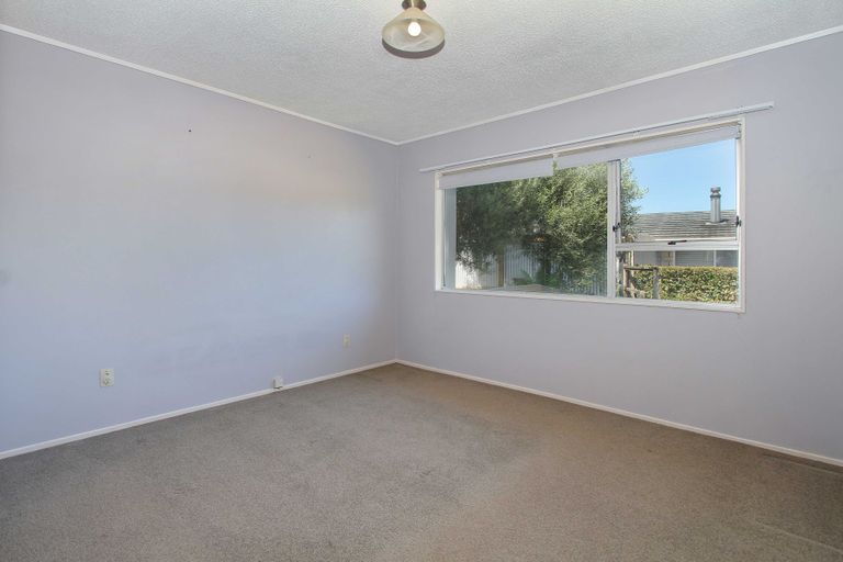 Photo of property in 2/117 Lynn Road, Bayview, Auckland, 0629