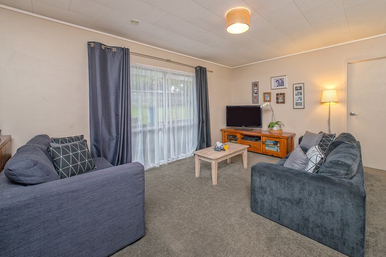 Photo of property in 52 Peverill Crescent, Papatoetoe, Auckland, 2025