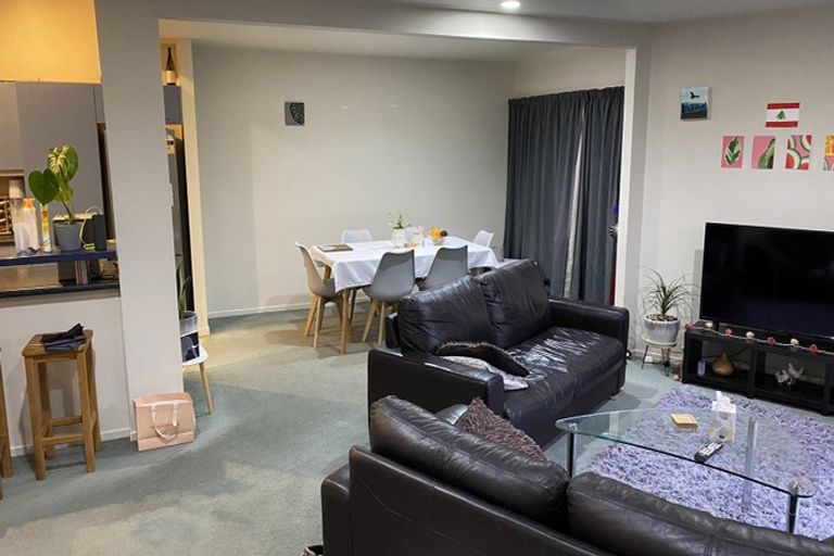 Photo of property in 2/37 Mills Road, Brooklyn, Wellington, 6021