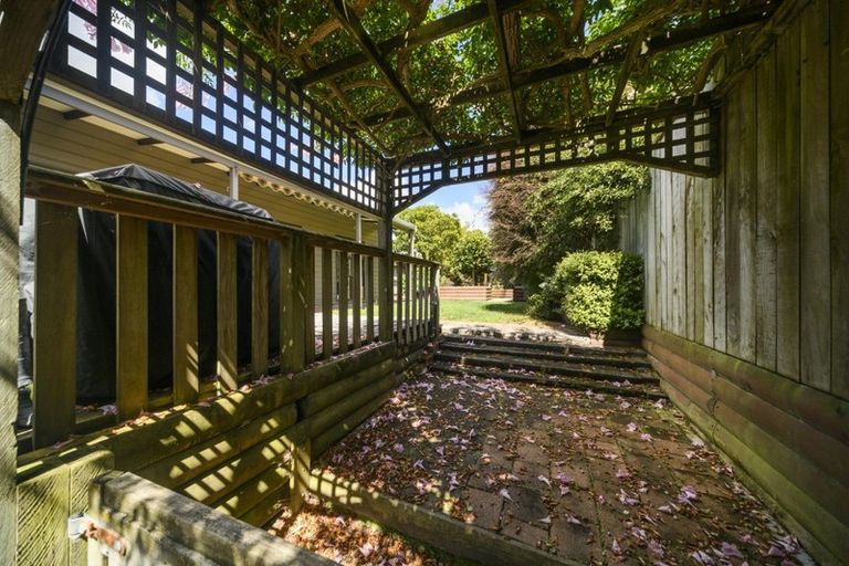 Photo of property in 24 Heathcote Place, Fitzherbert, Palmerston North, 4410