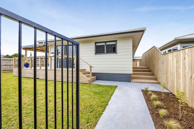 Photo of property in 25 Longfellow Road, Opunake, 4616